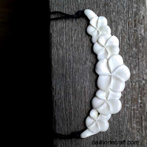 necklace-full-frangipani