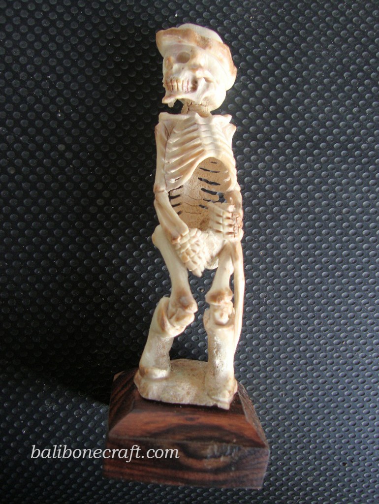 Skull with hat made from deer antelier produced by Bali bone craft the best Bali products made of bone 
